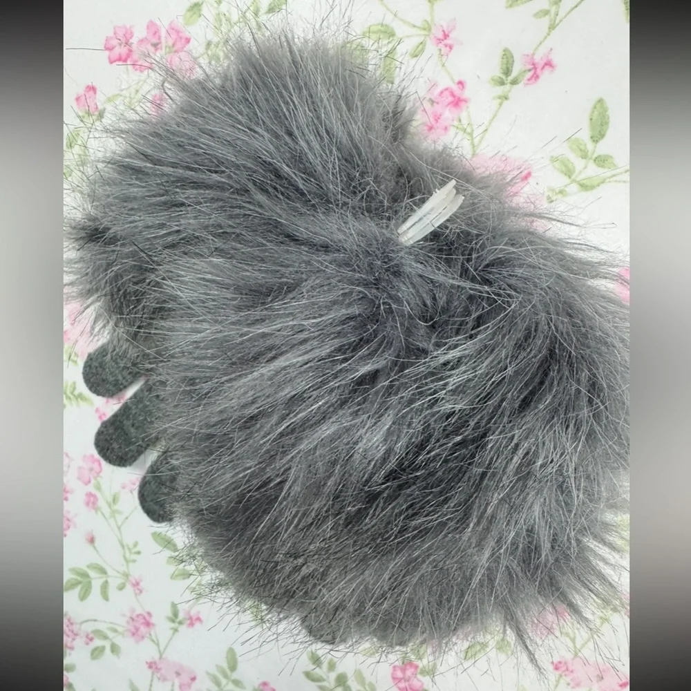 NEW Icing‎ Grey Fur Mittens